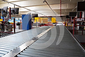 Conveyor sorting belt at distribution warehouse