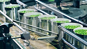 Conveyor transportation of unsealed cans with peas