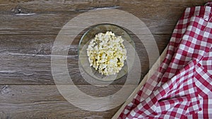 Cook adds onion slices in a glass bowl