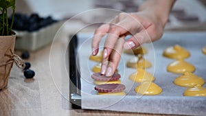 Cook cream puff with craquelin