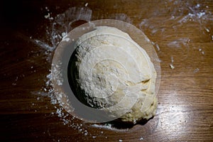The cook from the dough begins to make baking dishes