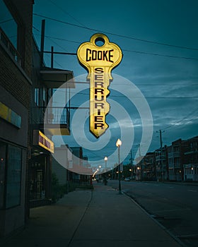 Cooke Serrurier locksmith vintage sign at night, Shawinigan, QuÃÂ©bec, Canada
