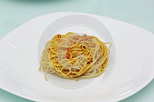 Cooked egg noodles with fried galic