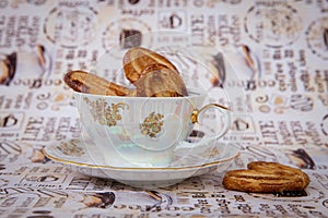 Cookie in the middle of the serving cup