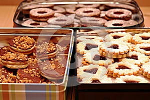 Tin cans with Christmas biscuits