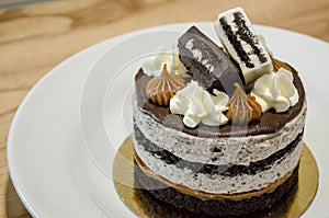 Cookies and Cream Cake with dulce de leche