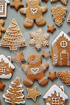 Winter holiday pattern-a set of gingerbread, the layout of the pattern. cookies in the form of a house, a christmas tree, a person