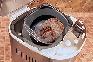 Cooking bread with a crispy crust at home, bread maker
