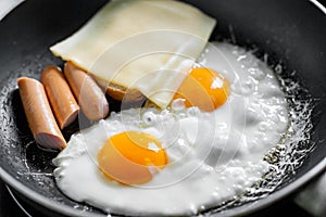 Cooking of the breakfast / eggs