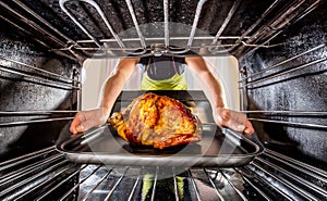 Cooking chicken in the oven at home.