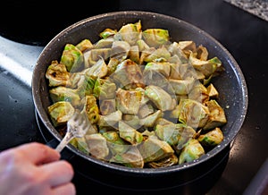 Cooking chopped artichokes on frypan