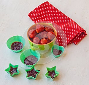 Cooking pastilles of strawberries photo