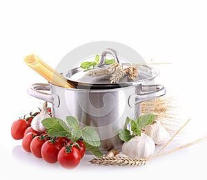 Cooking pot with spaghetti