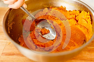 Cooking pumpkin porridge