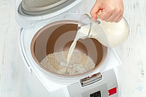 Cooking rice porridge in multicooker