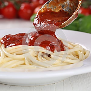 Cooking spaghetti noodles pasta serving tomato sauce Napoli on p