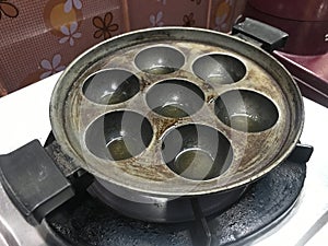 Cooking utensil Coating layer is damaged because it was overused nonstick cooking iron material to be replace