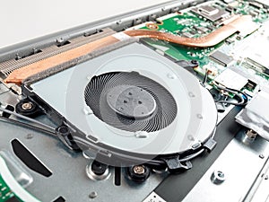 The cooling system in the laptop consists of a fan and radiators with thermal copper tubes with refrigerant, overheating of the pr
