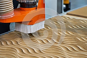 Coordinate-milling woodworking machine with CNC