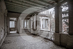 Cordor with shabby walls in an old abandoned manor. Exit to the balcony.