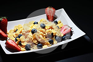 Corn flakes with fresh berries