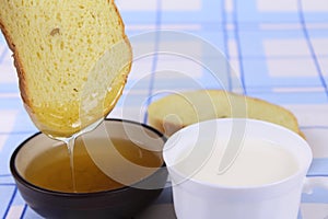 Cornbread with honey and milk