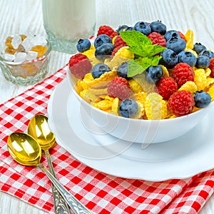 Cornflakes, breakfast of cornflakes and berries