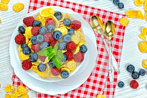 Cornflakes, breakfast of cornflakes and berries