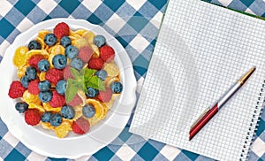 Cornflakes, breakfast of cornflakes and berries