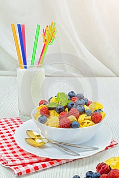 Cornflakes, breakfast of cornflakes and berries