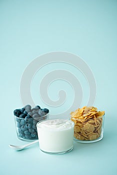 cornflakes with greek yogurt milk and berries