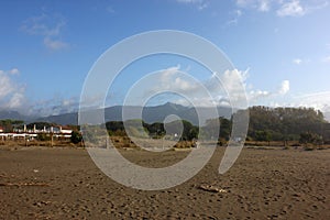 Corona empty spiaggia