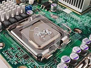 Correct application of thermal conductive paste to the cover of a computer or server circuit before installing the radiator of the