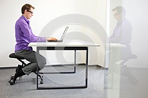 correct sitting position at workstation photo