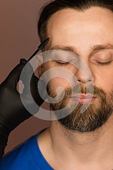 Correction shape of man eyebrow