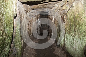 Corridor of Kercado tumulus in Carnac Ã¡rea