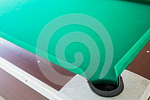 Corrner of table snooker hole .