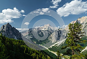 Cortina di A'mpezzo and mountains photo