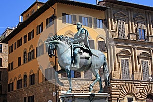 Cosimo I de Medici statue photo