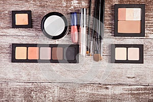 Cosmetic compacts and applicators photo