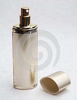 Cosmetic cream bottle and lid