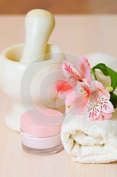 Cosmetic moisturizing cream towels and flower