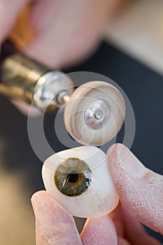 Cosmetic ocular prosthesis