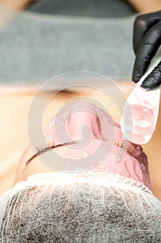 Cosmetologist applying an alginic mask