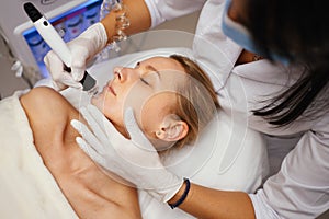 A cosmetologist performs hydropiling in a beauty salon. Skin care.