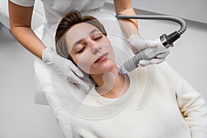 A cosmetologist performs hydropiling in a beauty salon. Skin care.