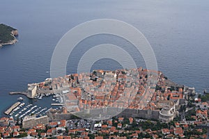 PanorÃÂ¡mica de la zona medieval de Dubrovnik en el mar Adriatico photo