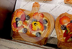 Cotai Macau Londoner Hotel Churchill`s Restaurant Bakery Fresh Pastry Royal King`s Crown Bread Strawberry Blueberry Cream Puff