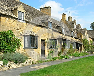 Cotswold cottages photo