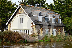 Cottage on Bude canal